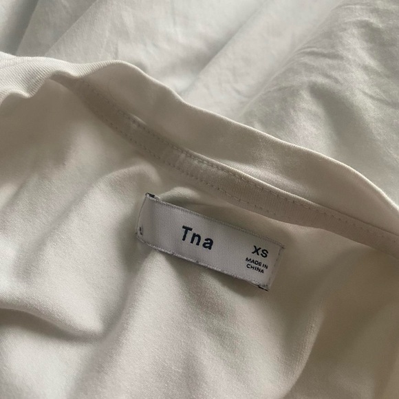 Aritzia white TNA basic crop top/baby tee xsmall - Picture 3 of 3